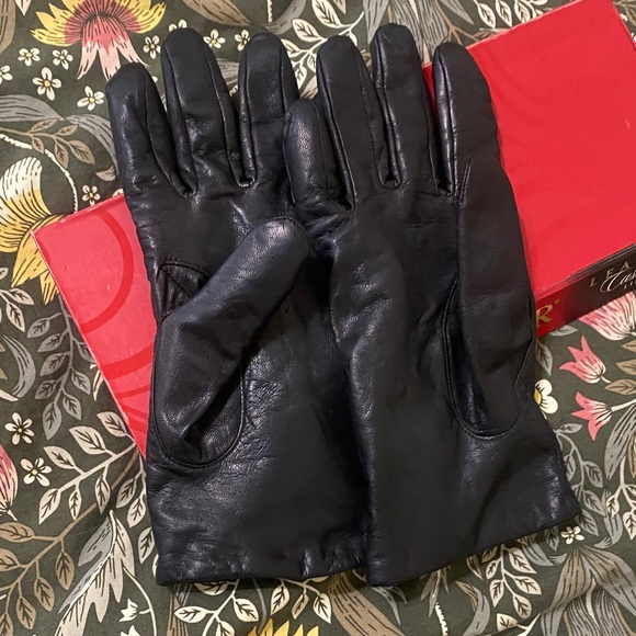 Vintage Isotoner Luxurious Black Leather Gloves 100% cashmere lined gloves - Picture 8 of 11